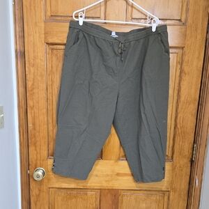 Croft & Barrow Olive Green Women's Plus Capris